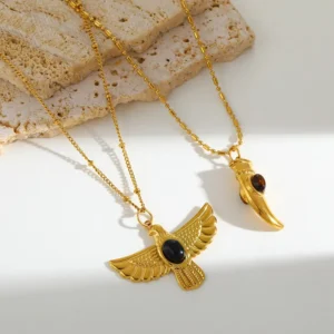 Alternative view of Collar "Colmillo" en Acero Inoxidable y Chapado en Oro de 18K