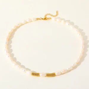 Collar "Pearls of Borneo"con Perla Natural de Agua Dulce en Acero Inoxidable y Chapado en Oro de 18K