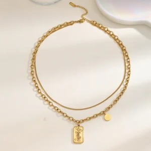 Collar "Mano Mágica"en Acero Inoxidable y Chapado en Oro de 18K