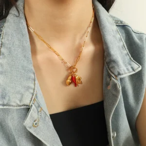 Alternative view of Collar con Charms "Mudra"en Acero Inoxidable y Chapado en Oro de 18K