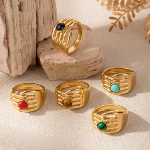 Anillo "Hand" Turquesa en Acero Inoxidable y Chapado en Oro de 18K