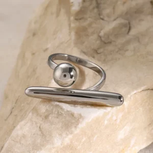 Anillo Geométrico Color Plata en Acero Inoxidable y Chapado en Oro de 18K