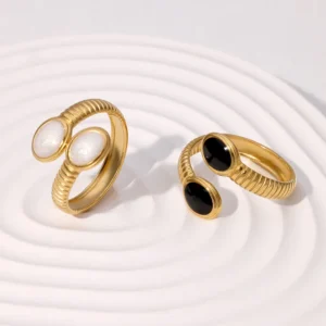 Alternative view of Anillo "Ouroboros" en Acero Inoxidable Dorado y Chapado en Oro de 18K