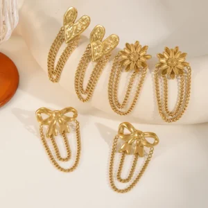 Alternative view of Aretes Statement de Corazón en Acero Inoxidable y Chapado en Oro de 18K