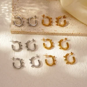 Alternative view of Arrracadas "TriDot" en Acero Inoxidable y Chapado en Oro de 14K
