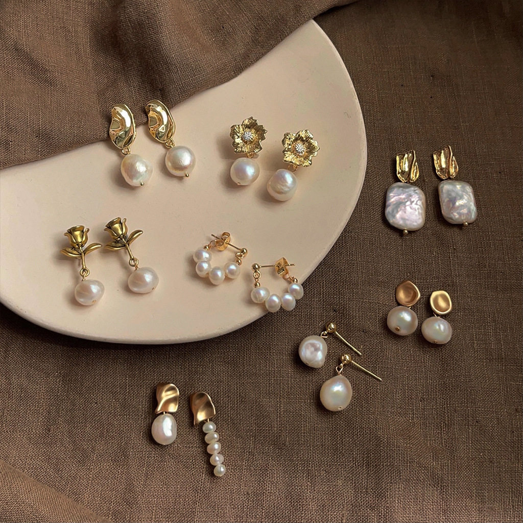 ARETES “POND” CON PERLA NATURAL Y POSTE DE PLATA DE 925 - Imagen 2