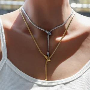 Alternative view of Collar "Ofiuco" en Color Plata de Acero Inoxidable y Chapado en Oro de 18K