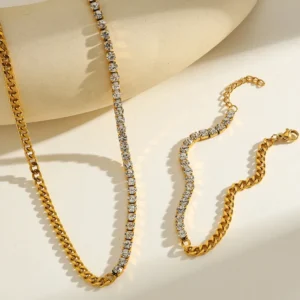 Alternative view of Collar de Cadena Cubana y Zirconias en Acero Inoxidable y Chapado en Oro de 18K