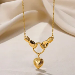 Alternative view of Collar "Loving Hand" en Acero Inoxidable y Chapado en Oro de 18K