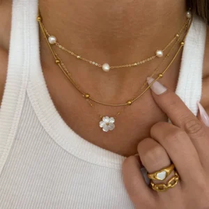 Alternative view of Colar "Nereida"con Perla Naturales en Acero Inoxidable y Chapado en Oro de 18K