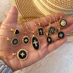 Alternative view of Collar "Cruzada" en Acero inoxidable y Chapado en Oro de 18K