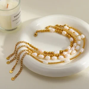 Alternative view of Pulsera "Pods"con 4 Perlas Naturales en Acero Inoxidable y Chapado en Oro de 18K