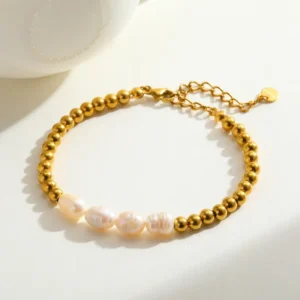 Pulsera "Pods"con 4 Perlas Naturales en Acero Inoxidable y Chapado en Oro de 18K