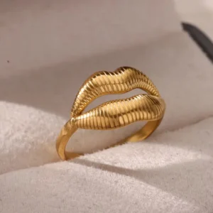 Anillo "Beso" en Acero Inoxidable y Chapado en Oro de 18K