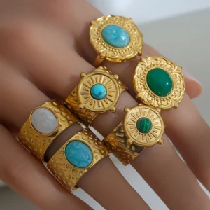 Alternative view of Anillo "Aztec Sun" en Acero Inoxidable y Chapado en Oro de 18K