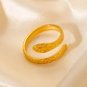 Anillo "Serpent Embrace" en Acero Inoxidable Dorado