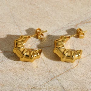 Aretes "Croissant" en Acero Inoxidable y Chapado en Oro de 18K