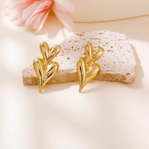 Alternative view of Aretes "Double Heart" en Acero Inoxidable Dorado