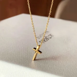 Collar "Croix" en Acero Inoxidable de Titanio