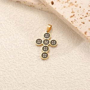 Alternative view of Cadena con Dije de Cruz en Acero Inoxidable de Titanio