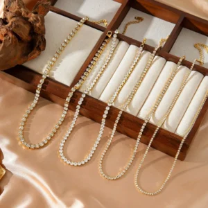 Alternative view of Collar "Sparkle" con Cristales  (4mm) en Acero Inoxidable y Chapado en Oro de 18K