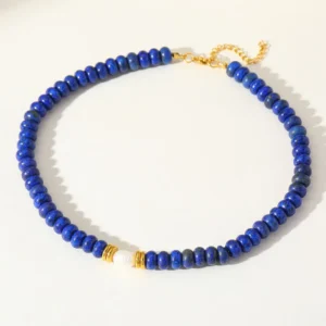Collar "Cleo"con Lapizlázuli (Piedra Natural) y Perla de Agua Dulce en Acero Inoxidable y Chapado en Oro de 18K