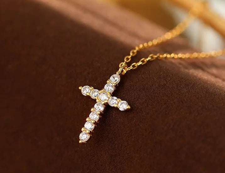 Collar "Cross"con Zirconias en Plata 925 y Chapado en Oro de 18K