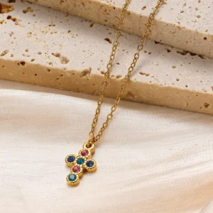 Collar Cruz Mini Multicolor en Acero Inoxidable Dorado