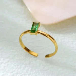 Anillo "Emmerald" en Acero Inoxidable y Chapado en Oro de 18K