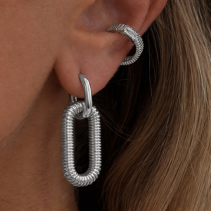 Alternative view of Aretes "Resorte" en Acero Inoxidable y Chapado en Oro de 18K en Color Plata