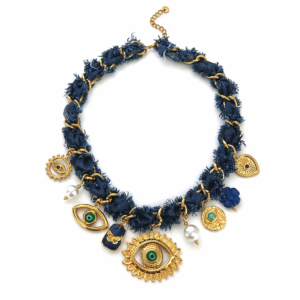 Alternative view of Collar Statement de Mezclilla con Maxi Charms en Acero Inoxidable y Chapado en Oro de 18K