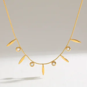 Collar "Celebration" con Zirconia en Acero Inoxidable y chapado en Oro de 18K