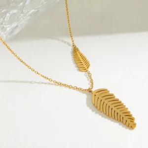 Collar "Plumes"en Acero Inoxidable y Chapado en Oro de 18K