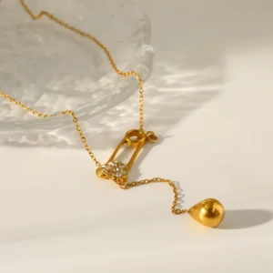 Alternative view of Collar "Love Pin" en Acero Inoxidable y Chapado en Oro de 18K