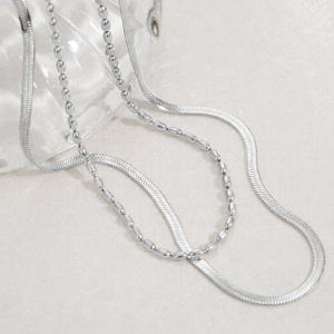 Alternative view of Collar de Dos Cadenas en Acero Inoxidable y Chapado en Oro de 18K en Color Plata