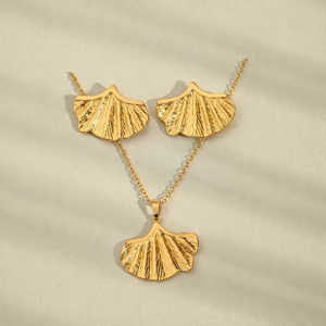 Set de Collar y Aretes "Ginkgo"en Acero Inoxidable y Chapado en Oro de 18K