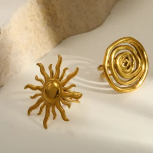 Alternative view of Anillo "Laberinto" en Acero Inoxidable y Chapado en Oro de 18K