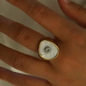 Alternative view of Anillo "Sun Light" en Acero Inoxidable y Chapado en Oro de 18K