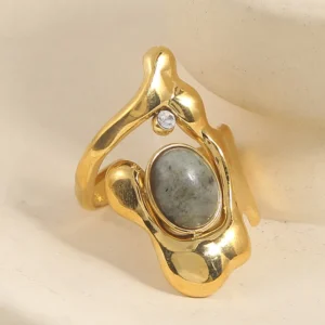 Anillo "Hechicera" con Piedra Natural en Acero Inoxidable y chapado en Oro de 18K
