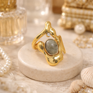 Anillo "Hechicera" con Piedra Natural en Acero Inoxidable y chapado en Oro de 18K - Imagen 3
