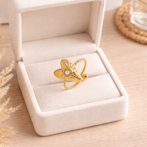 Alternative view of Anillo "Heart Shine" en Acero Inoxidable y Chapado en Oro de 18K