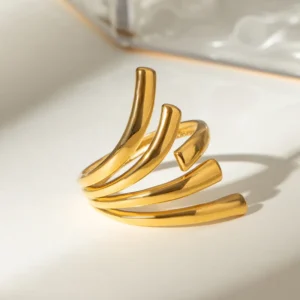 Alternative view of Anillo "Trigal" en Acero Inoxidable y Chapado en Oro de 18K