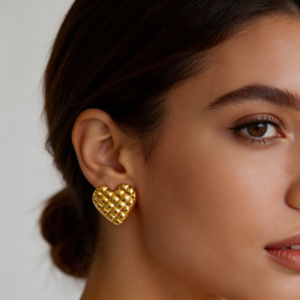 Aretes "Love Statement" en Acero Inoxidable Dorado