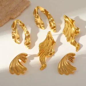 Alternative view of Aretes Statement en Acero Inoxidable y Chapado en Oro de 18K