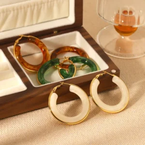 Alternative view of Aretes "Ivory" en Acero Inoxidable y Chapado en Oro de 18K