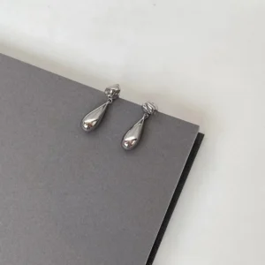 Alternative view of Aretes "Rain Drop" en Acero Inoxidable y Chapado en Oro de 16K