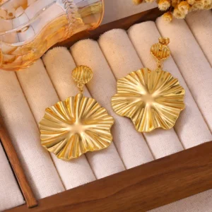 Alternative view of Aretes "Pond" en Acero Inoxidable Dorado