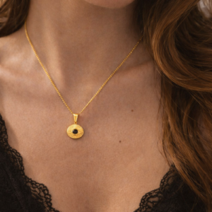 Alternative view of Collar "Ojo del Desierto" en Acero Inoxidable y Chapado en Oro de 18K