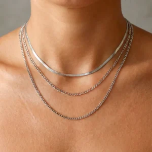 Alternative view of Collar Multicadena "Arlette" en Acero Inoxidable y Chapado en Oro de 18K