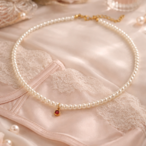 Collar de Perlas Sintéticas con Colgante de Cristal y Cerrado en Acero Inoxidable y Chapado en Oro de 18K